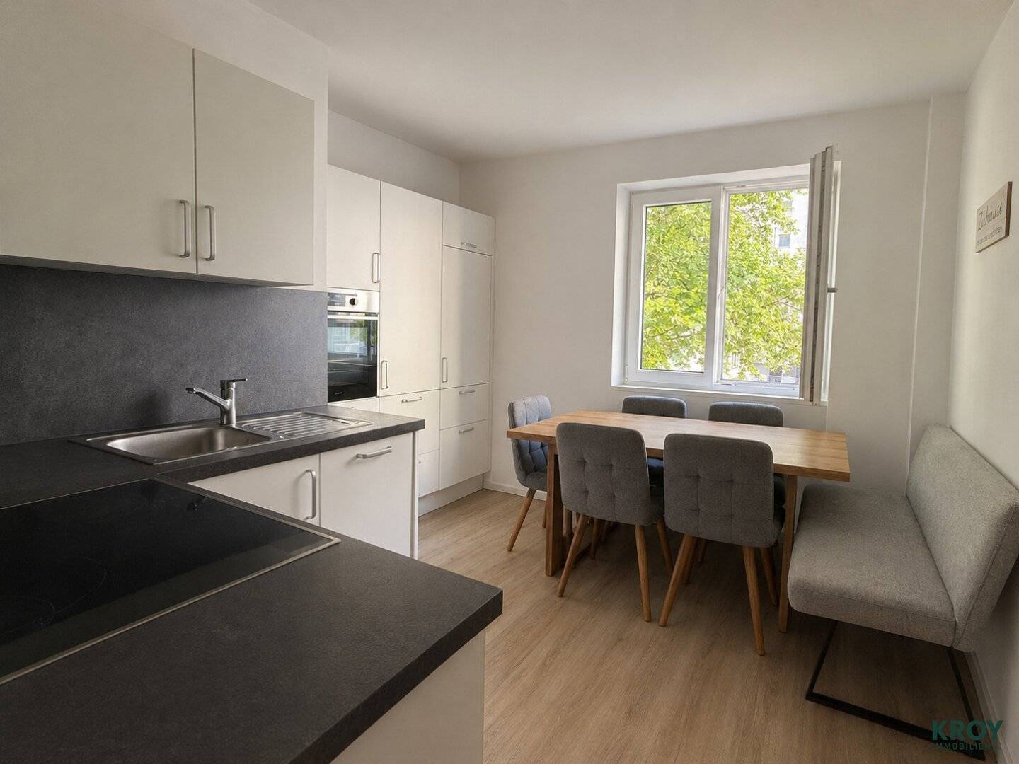 Apartment with loggia and fitted kitchen in central location