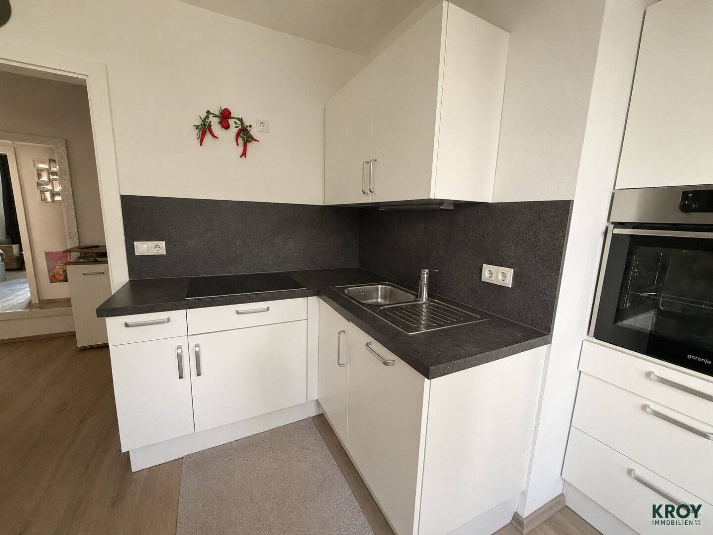 Apartment with loggia and fitted kitchen in central location