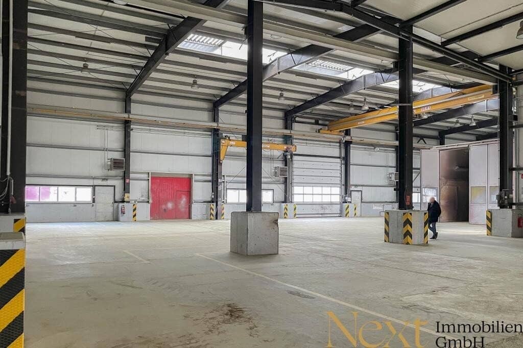 Heated warehouse with approx. 7 to 9 meter hall height, various crane installations, open spaces, etc. in Asten