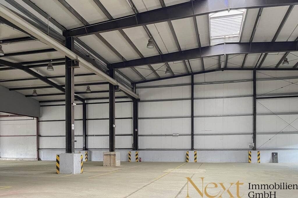Heated warehouse with approx. 7 to 9 meter hall height, various crane installations, open spaces, etc. in Asten