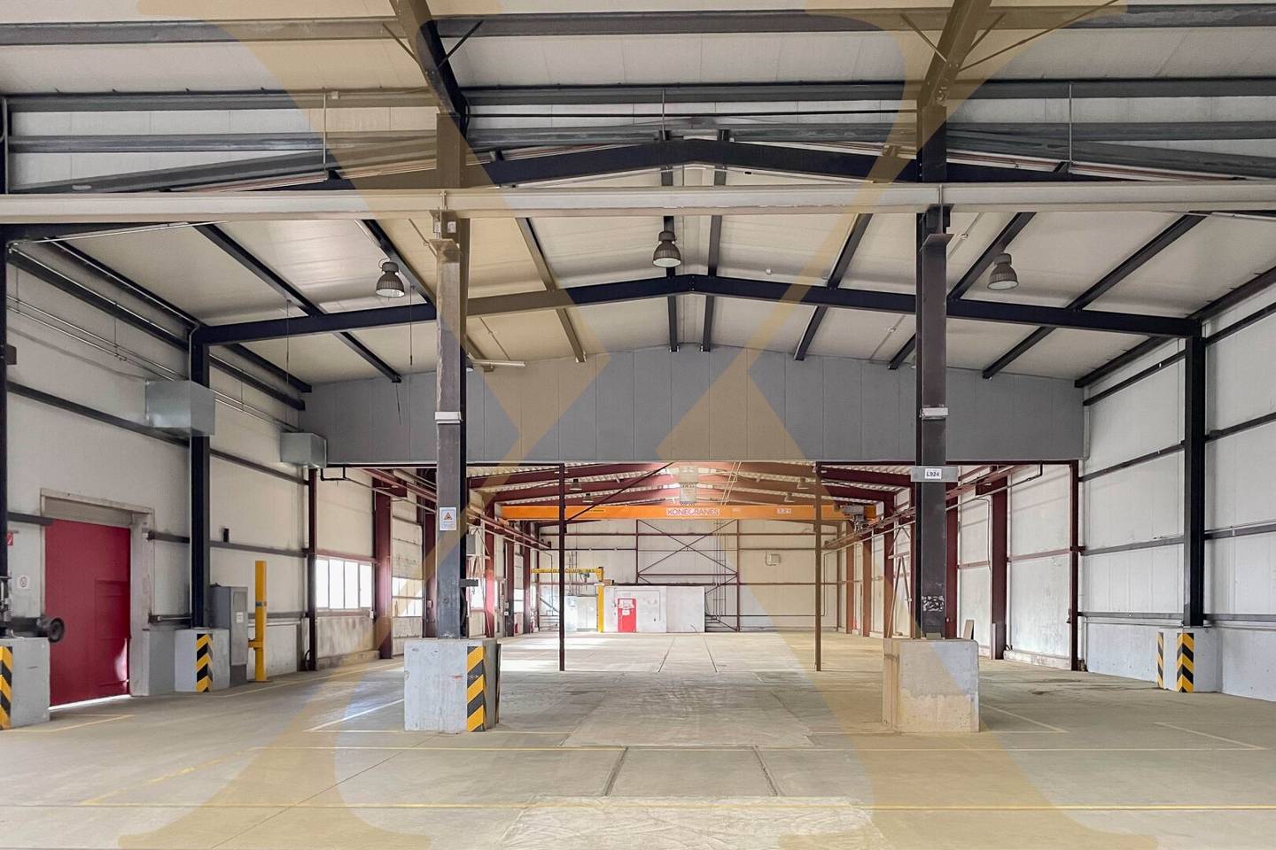 Heated warehouse with approx. 7 to 9 meter hall height, various crane installations, open spaces, etc. in Asten