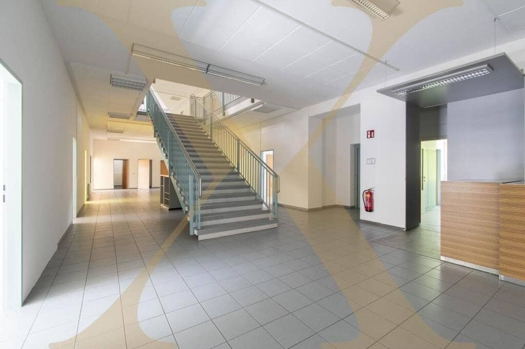 Generous two storey office space in Traun city center location for rent! Also available for sale!