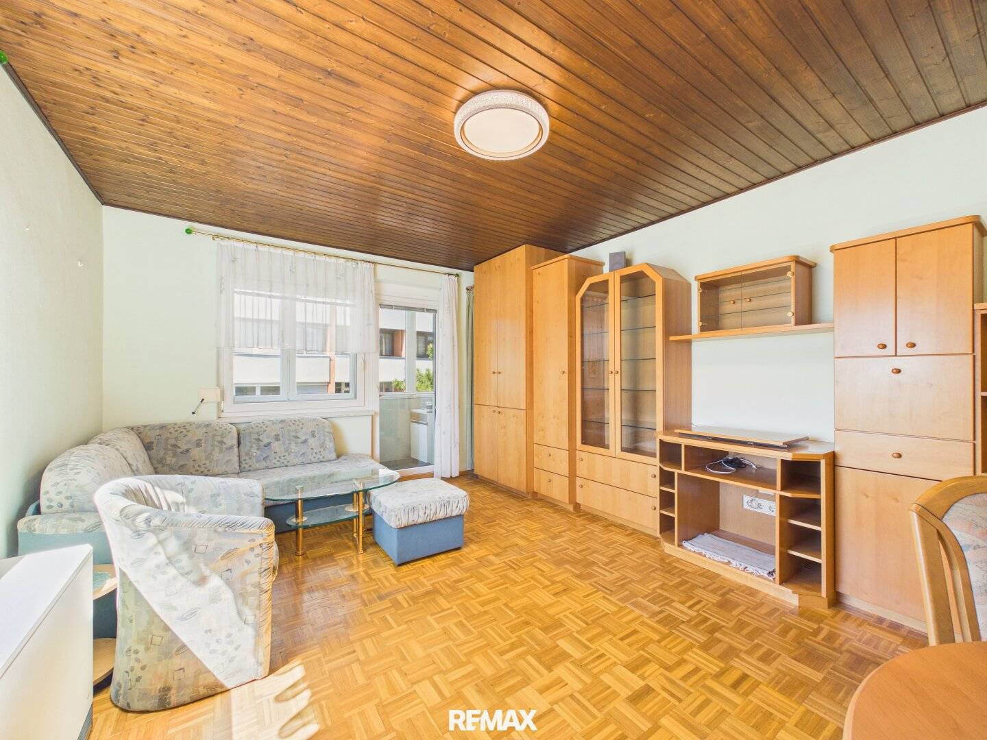 Apartment with Loggia near the Train Station