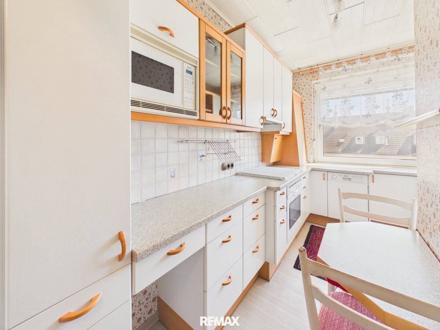 Apartment with Loggia near the Train Station