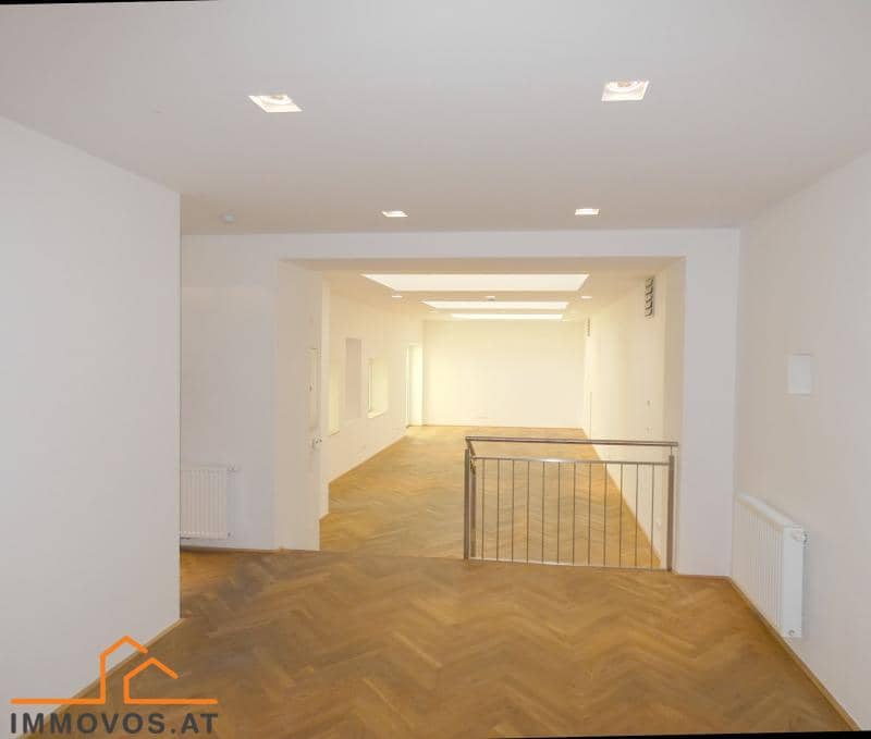 Loft Apartment in Courtyard Setting with Parquet and Fitted Kitchen