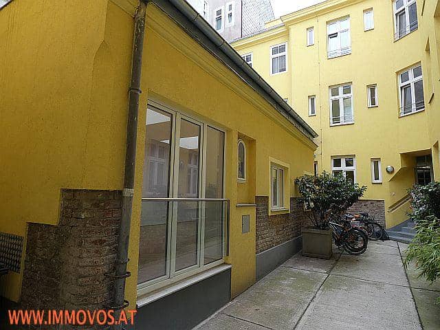 Loftwohnung in Hoflage mit Parkett und Einbauküche