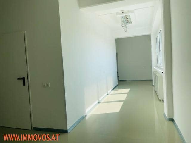 Top floor office space with rooftop terrace and panoramic view