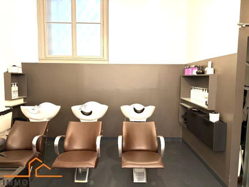 Bright retail space with parquet flooring in prime location near Mariahilferstraße