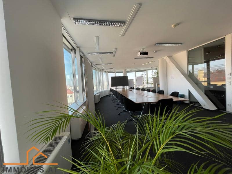 Office space with distant view and underground parking near Spittelau