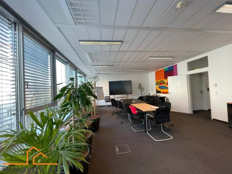 Office space with distant view and underground parking near Spittelau