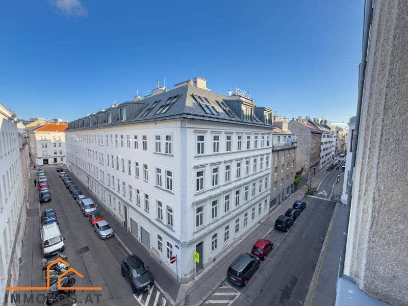 Altbauwohnung mit Parkett in Hof und Straßenlage