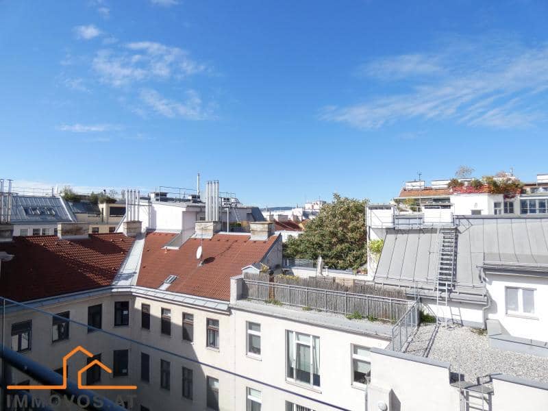 Lichtdurchflutete Maisonettewohnung mit zwei Balkonen