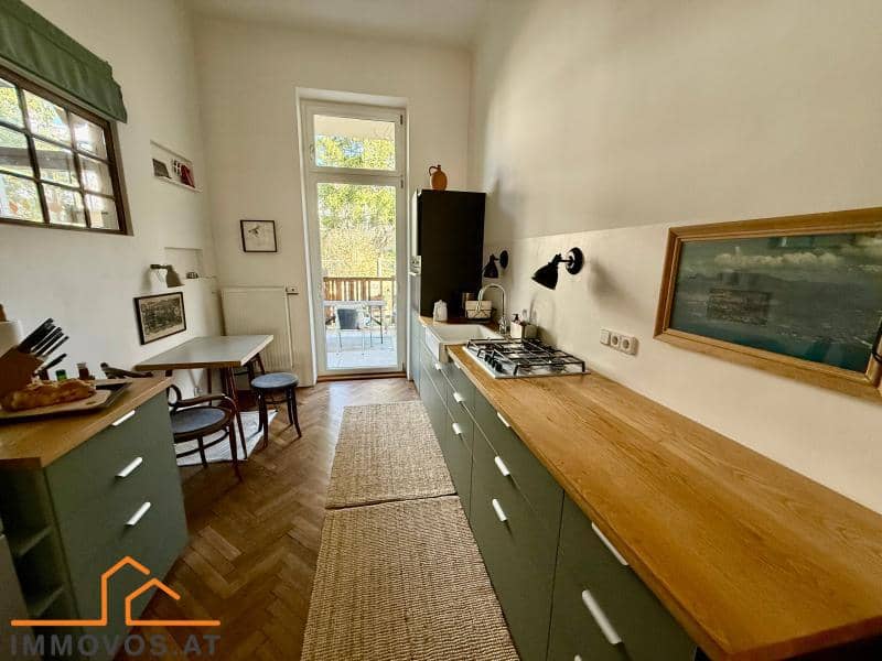 Charmantes Altbau mit Balkon und Souterrain Einheit