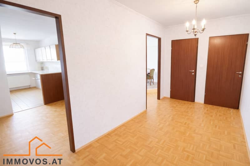 Bright 3 Room Apartment with Parquet and Distant View