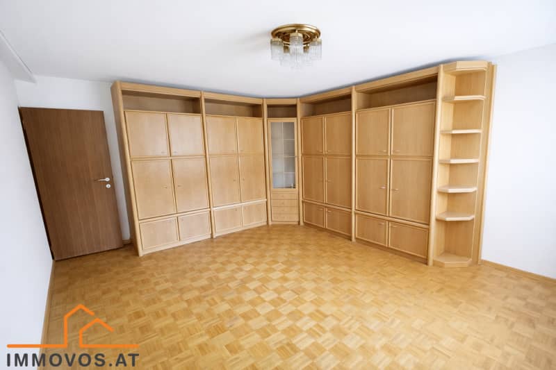 Bright 3 Room Apartment with Parquet and Distant View