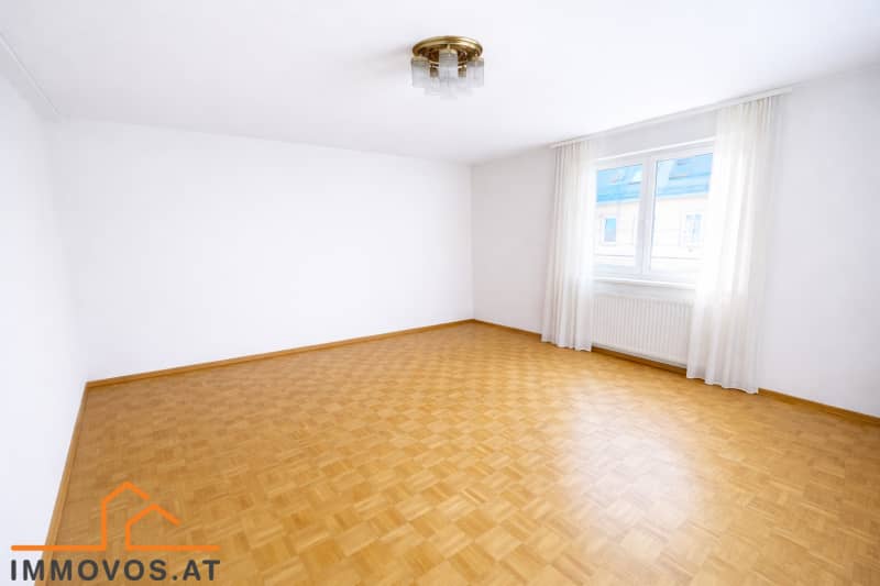 Bright 3 Room Apartment with Parquet and Distant View