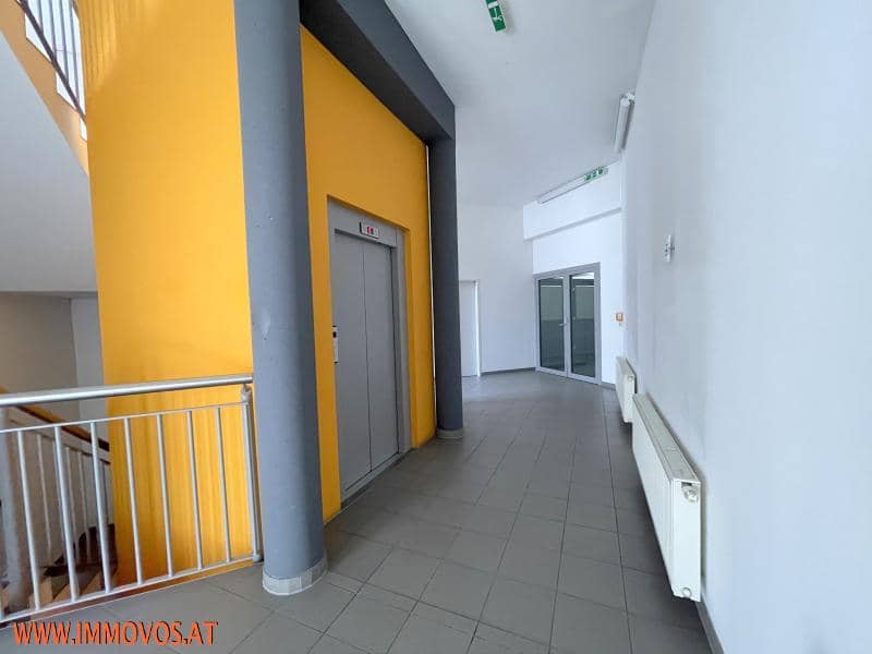 Office space with underground parking in convenient location