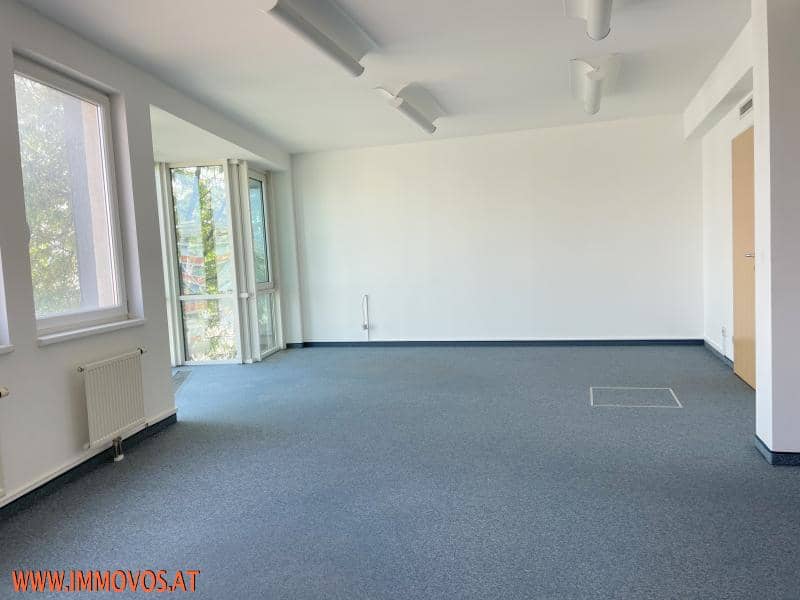 Office space with underground parking in convenient location