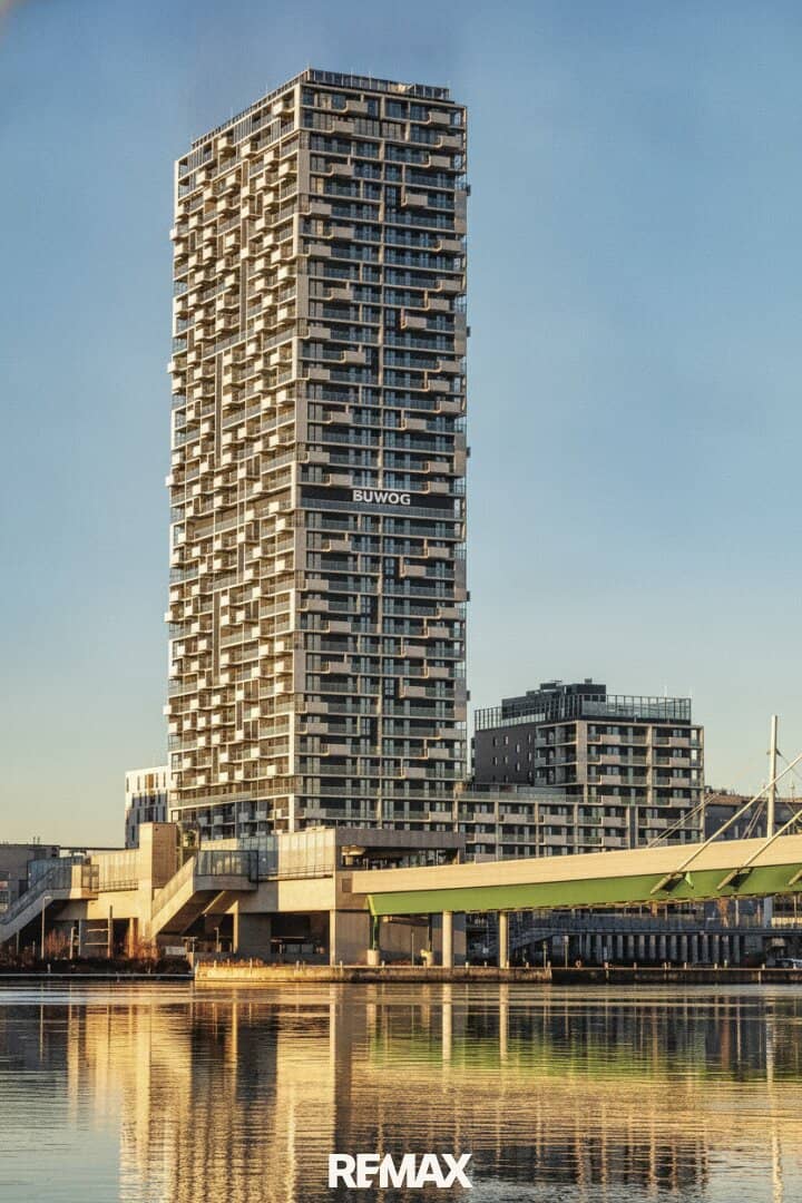 Helle 2 Zimmer Wohnung mit Loggia und Donaublick