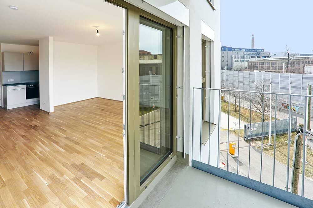 Neubauwohnung mit Balkon und moderner Einbauküche