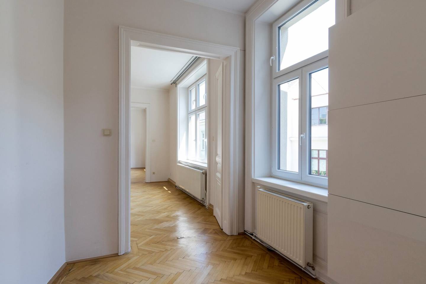 Courtyard-facing period apartment with parquet and high ceilings