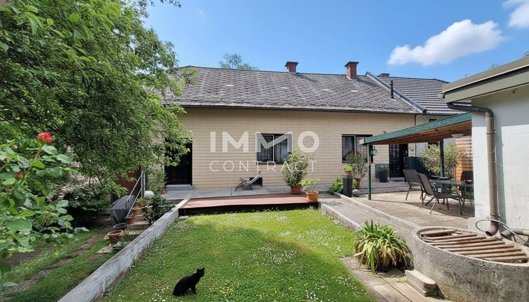 Single-family house with terrace and garage in central location