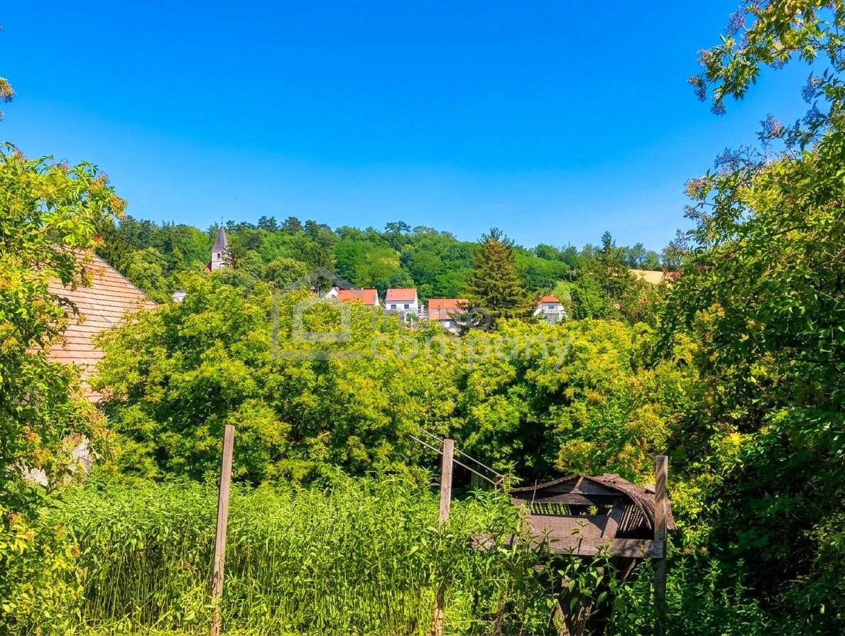 Großes Grundstück mit Weitblick und Bahnanschluss