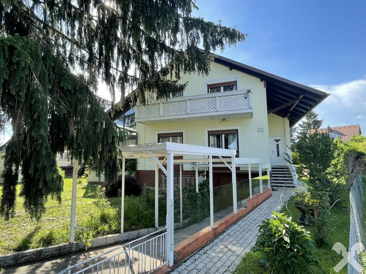 Family house with garden in quiet cul-de-sac location