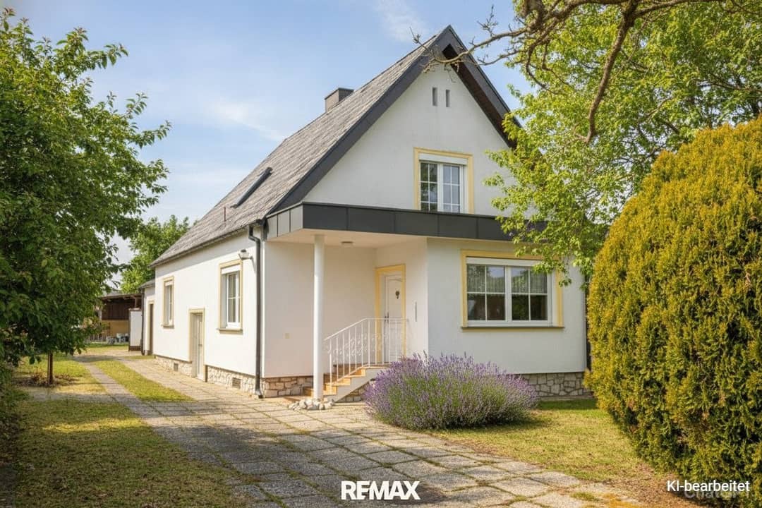 Großzügiges Einfamilienhaus mit Garage und Garten