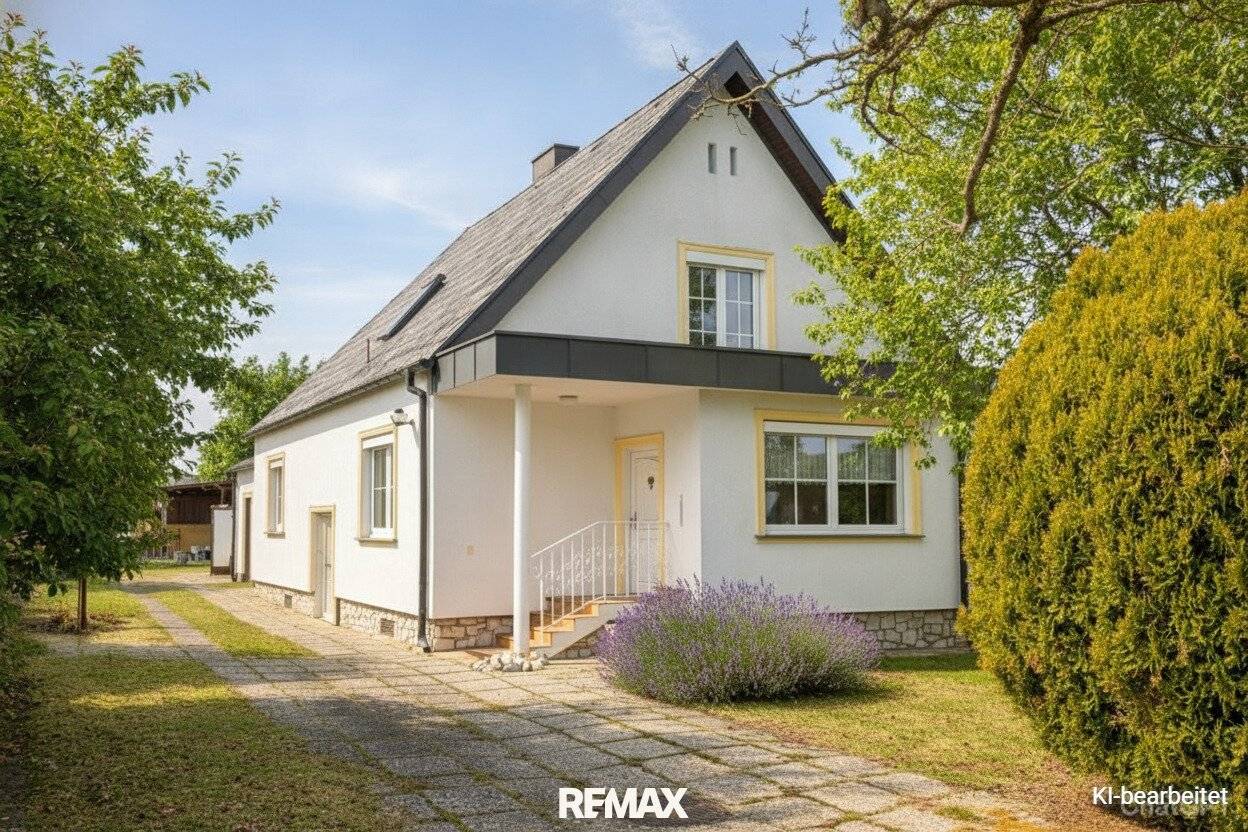 Großzügiges Einfamilienhaus mit Garage und Garten