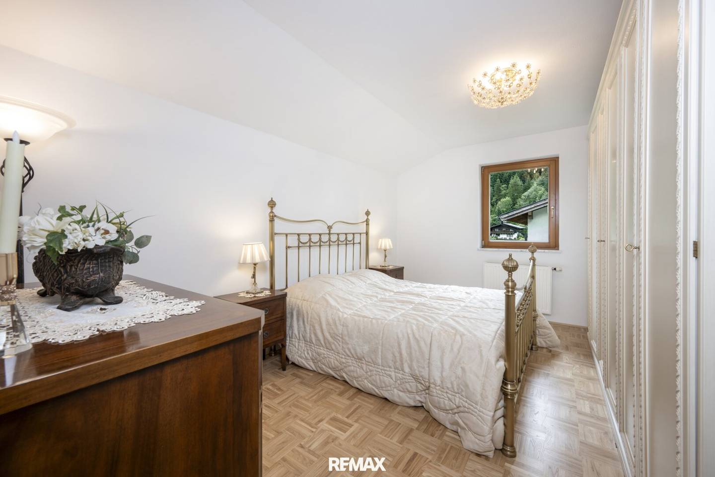 Wohnung mit Balkon und Bergblick in ruhiger Lage