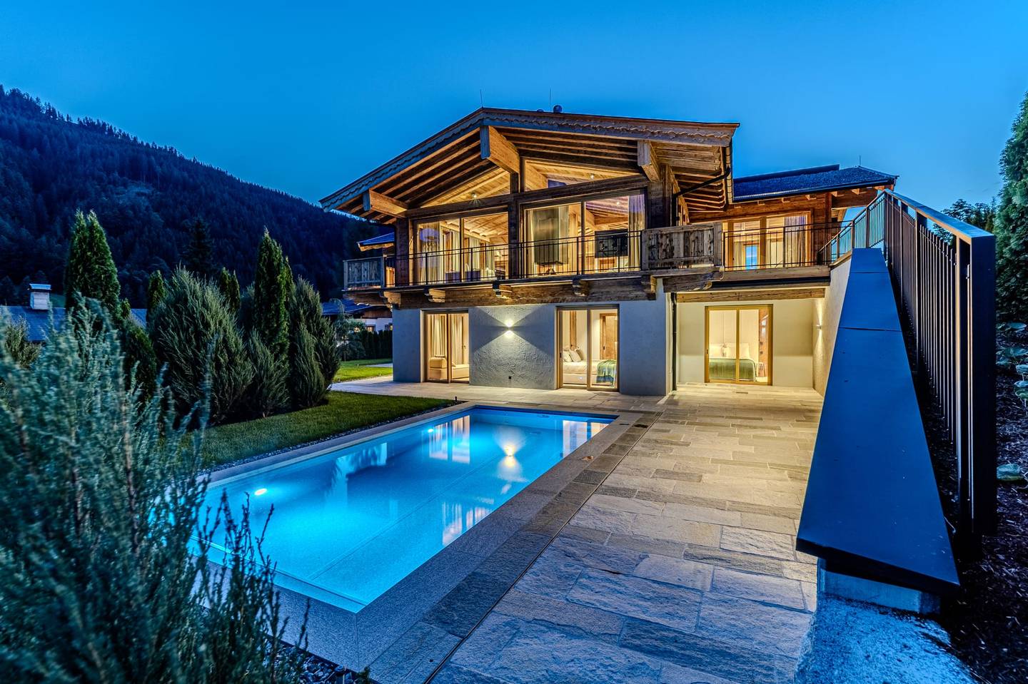 Chalet Neubau mit Wellnessbereich und Skiabfahrt in Aschau