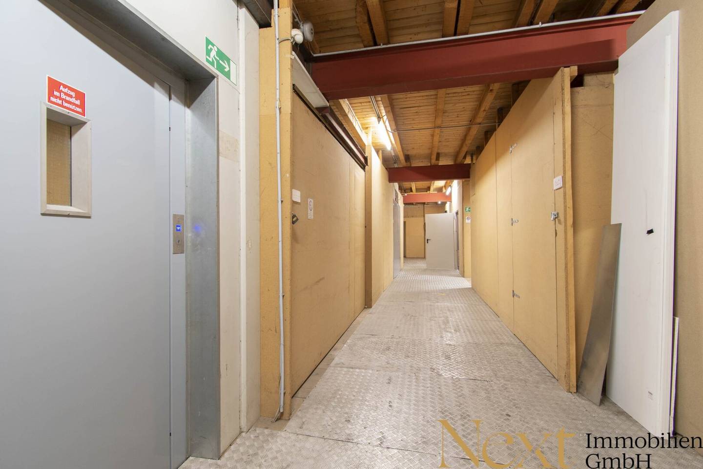Small storage unit in Hörsching for rent commission free