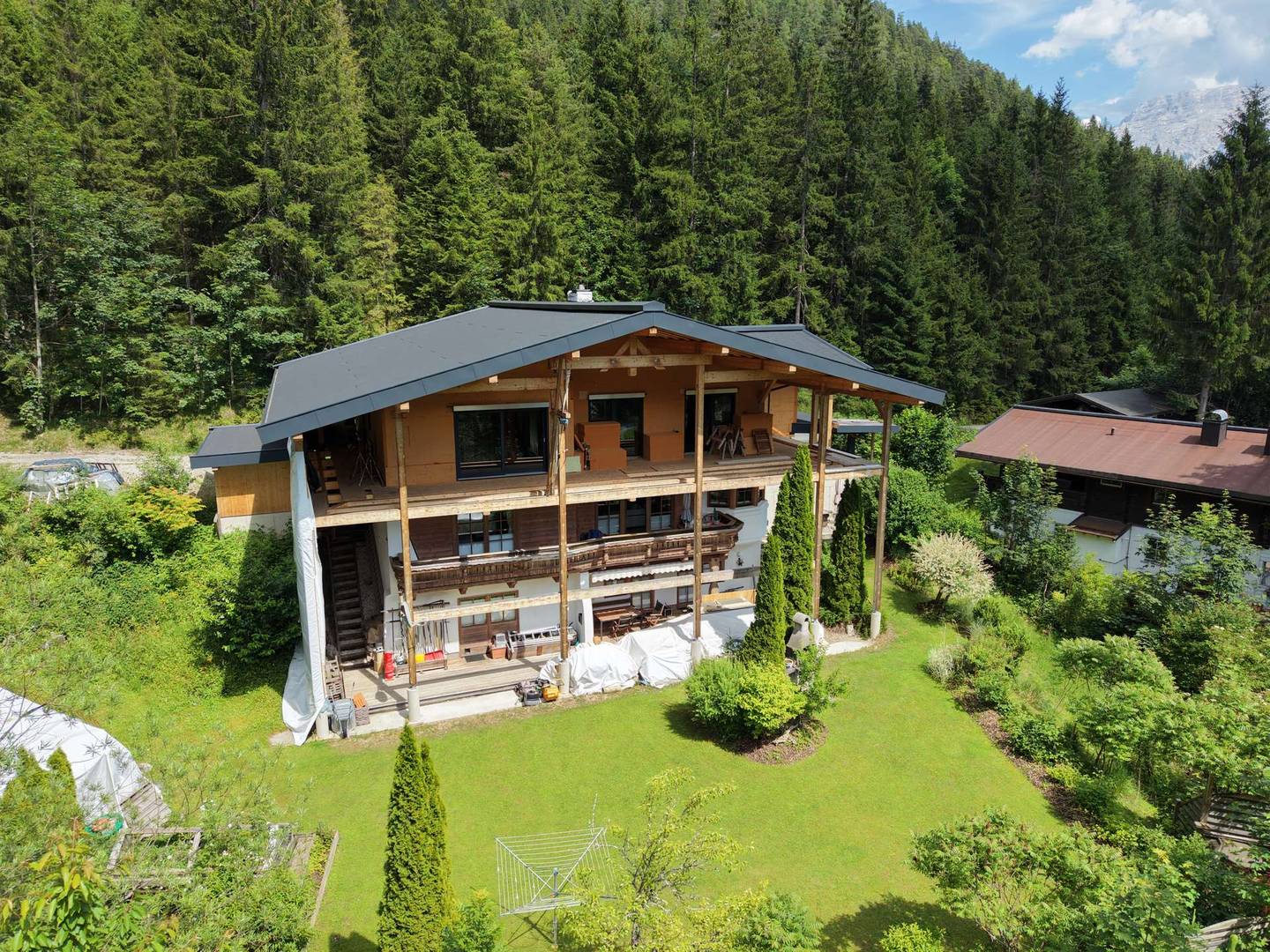 Erdgeschosswohnung mit Westbalkon und großzügigem Garten