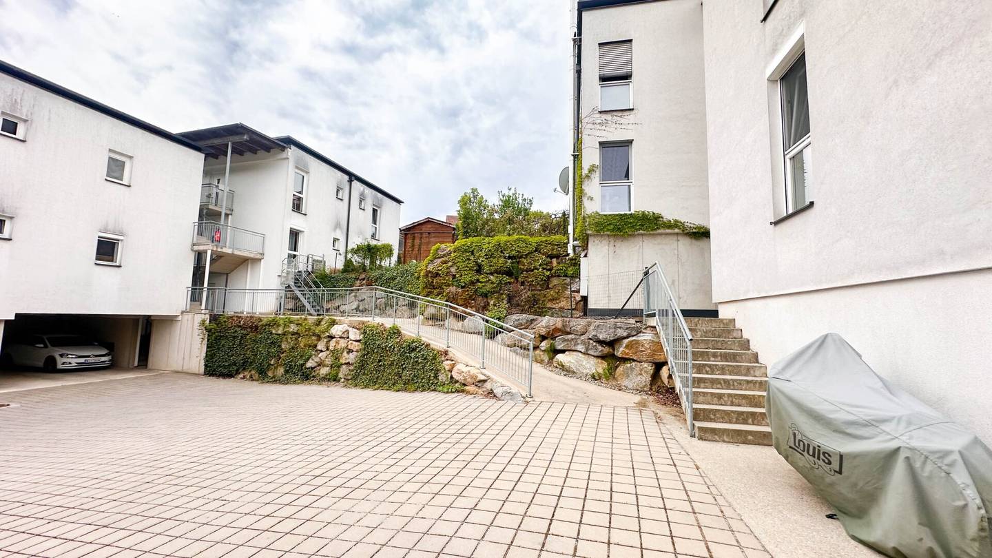Gepflegte Wohnung mit Terrasse und Garage in Ludersdorf