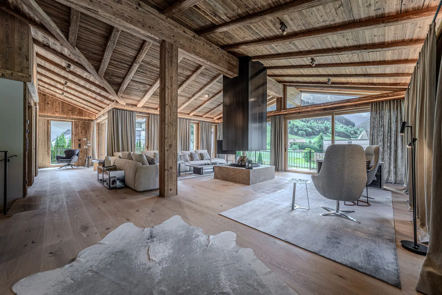 Chalet Neubau mit Panoramablick und Pool in sonniger Ruhelage