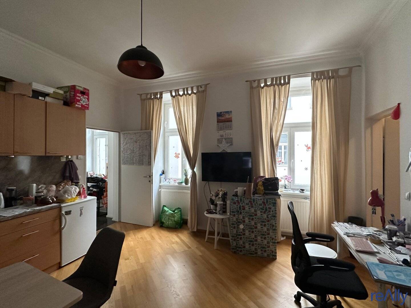 Charming Altbau apartment with open plan kitchen in Leopoldstadt