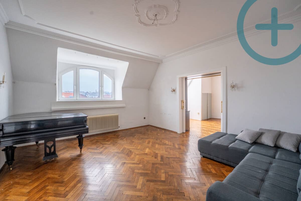 Bright penthouse with greenery views in Unter St. Veit