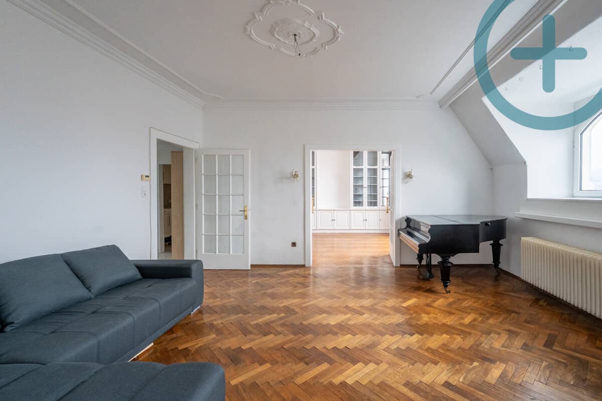 Bright penthouse with greenery views in Unter St. Veit