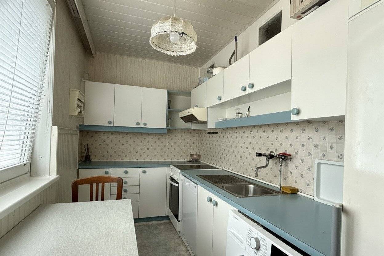Furnished 2 Room Apartment with Garage Box in Courtyard Setting