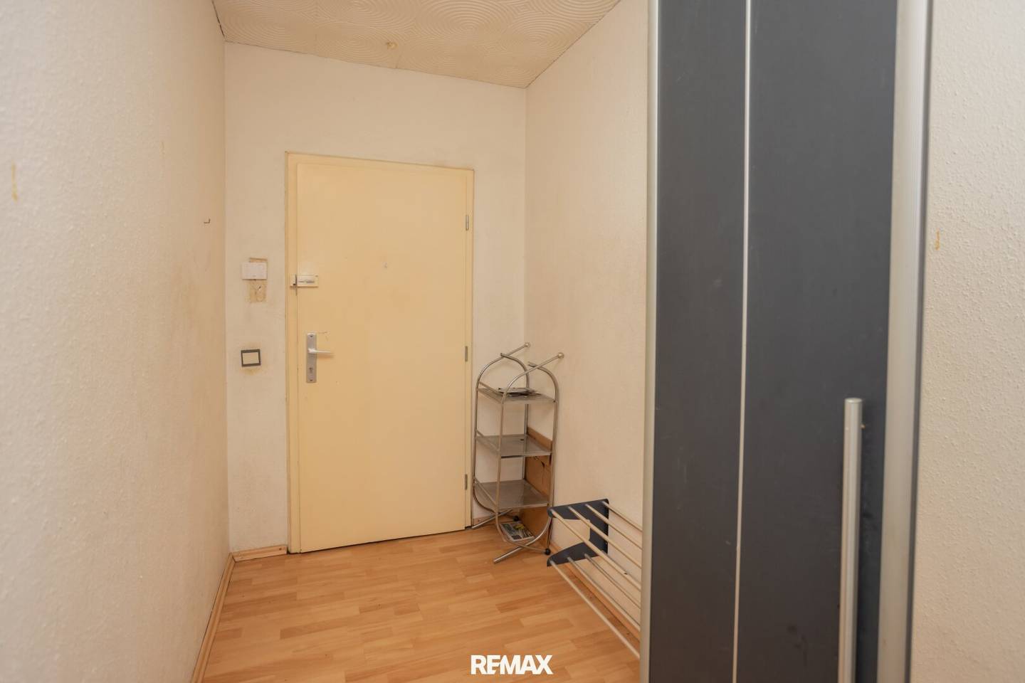 Apartment with southeast loggia and separate WC in quiet location