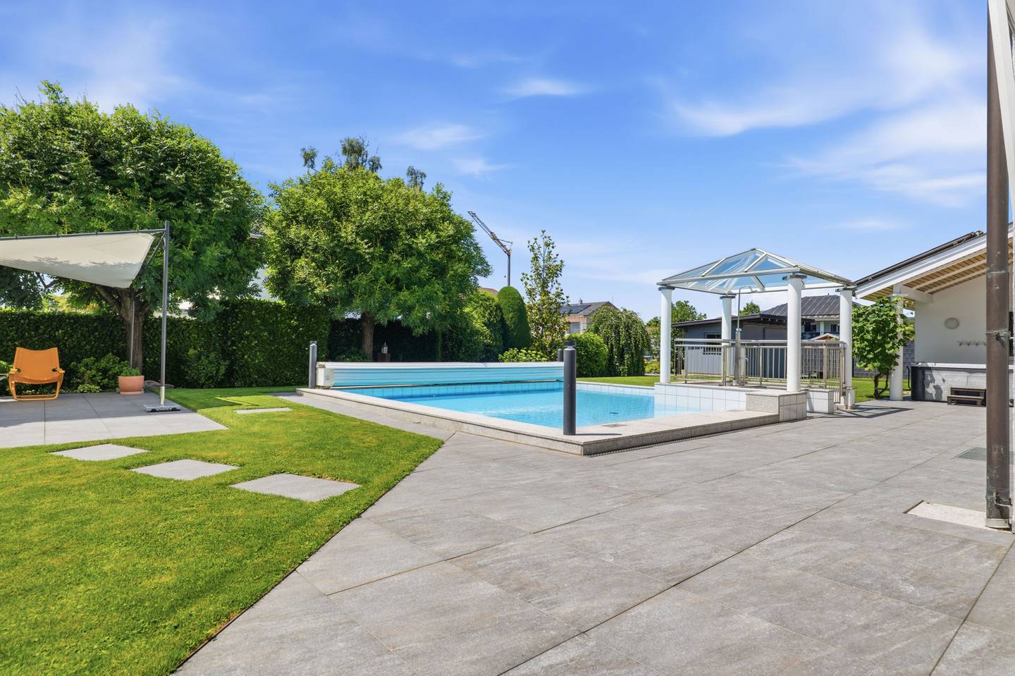Villa mit Pool und Solaranlage in privater Grünruhelage