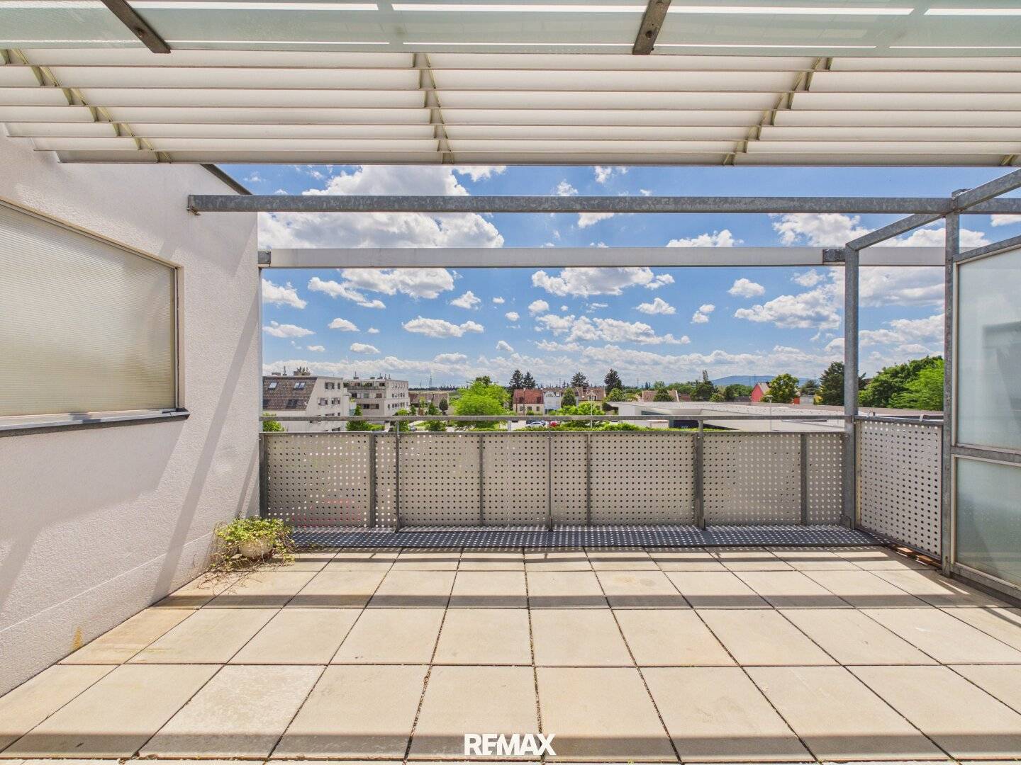 3-room maisonette with terrace, loggia &amp; underground parking space in Oberlaa