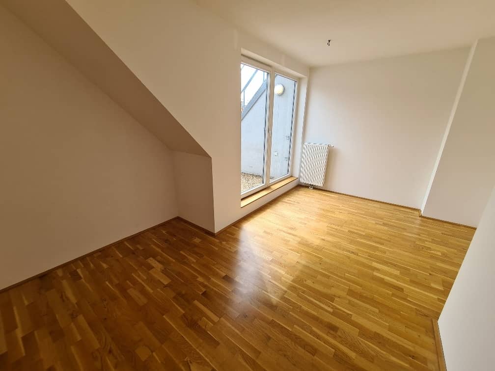 Maisonette Apartment with Loggia and Gallery in Meidling
