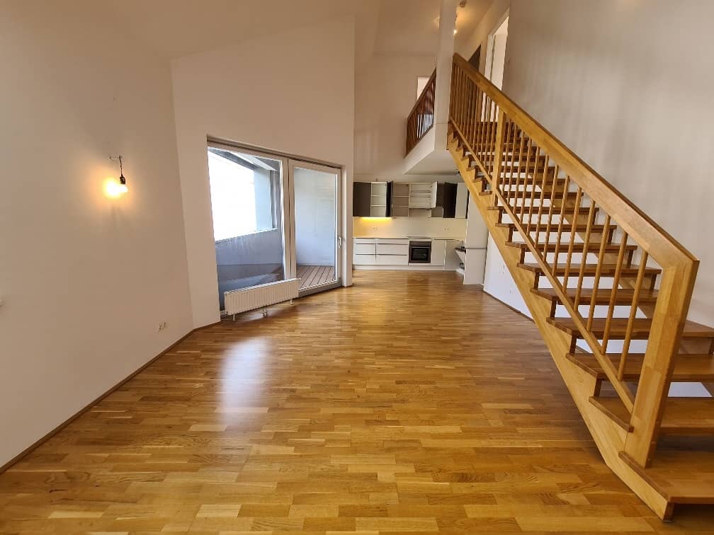 Maisonette Apartment with Loggia and Gallery in Meidling