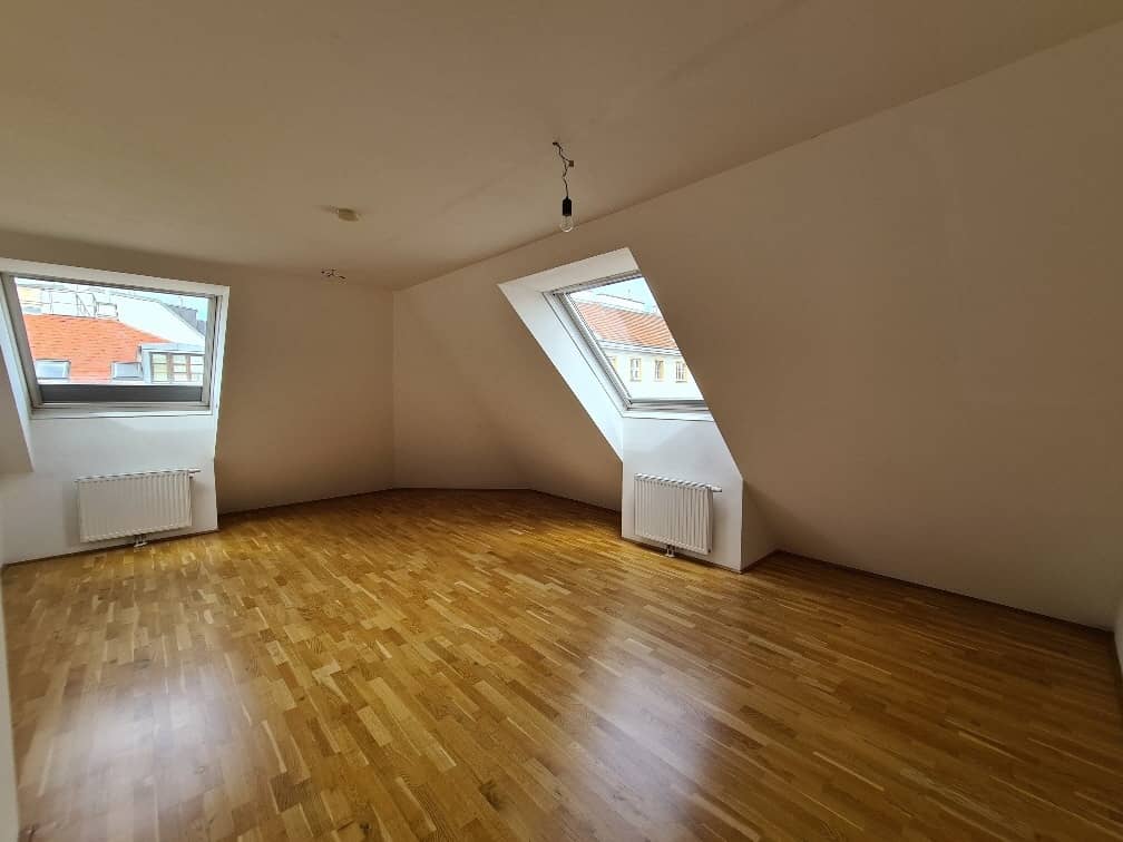 Maisonette Apartment with Loggia and Gallery in Meidling