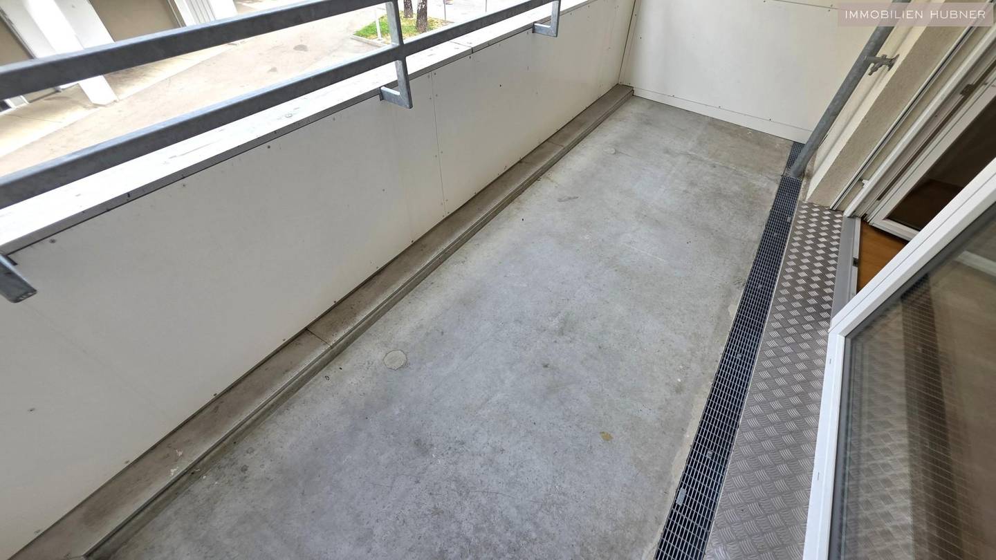 New-build apartment with loggia and ceiling cooling