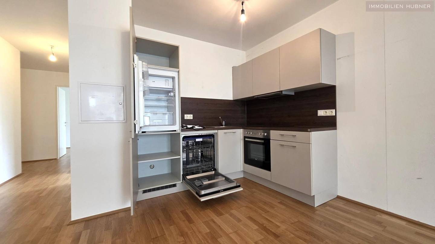 New-build apartment with loggia and ceiling cooling