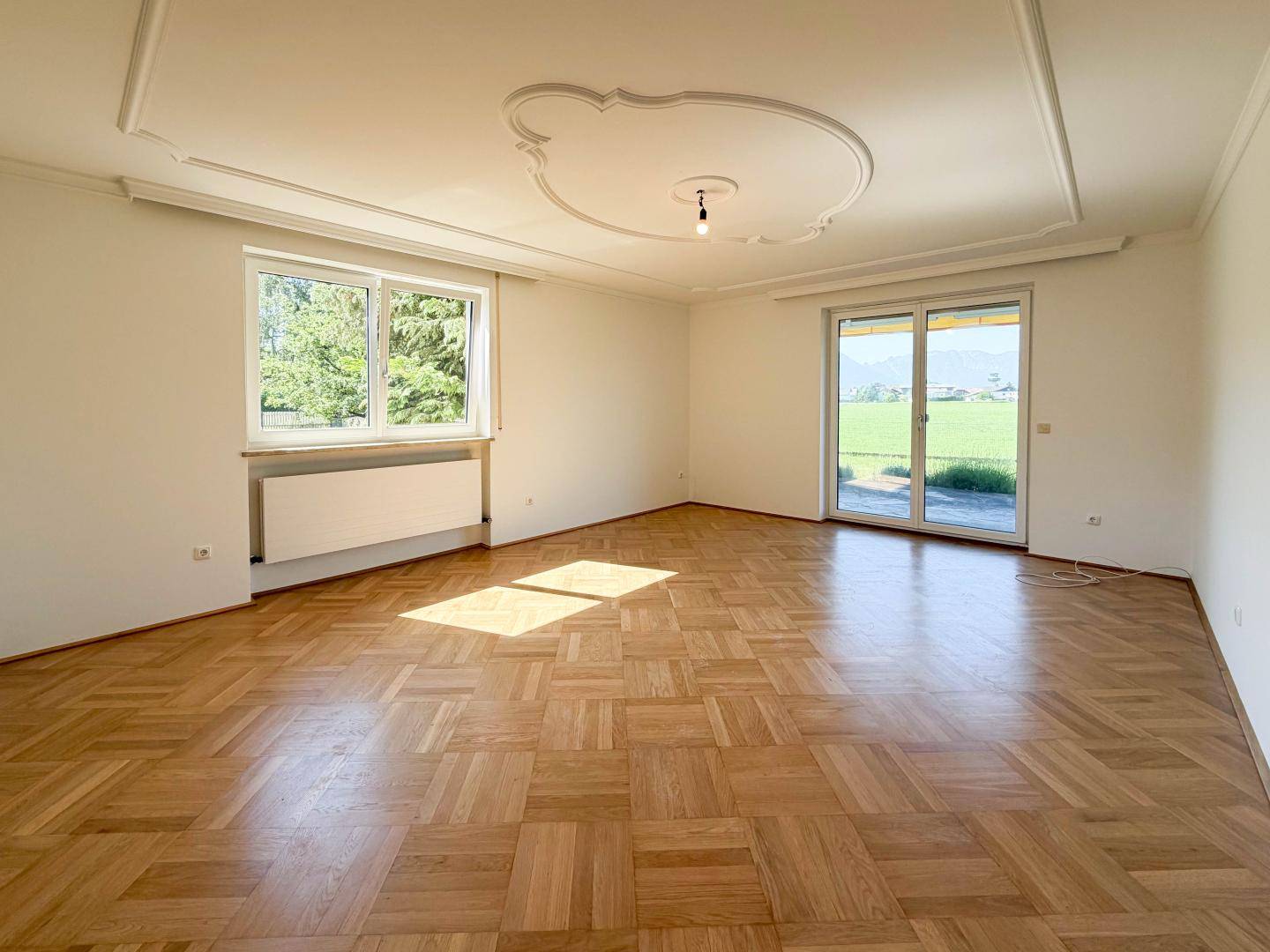 Generational home with panoramic view and southwest terrace in Maxglan