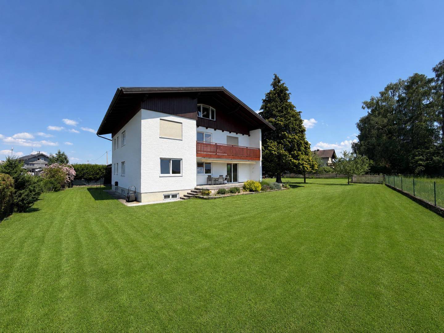 Generational home with panoramic view and southwest terrace in Maxglan